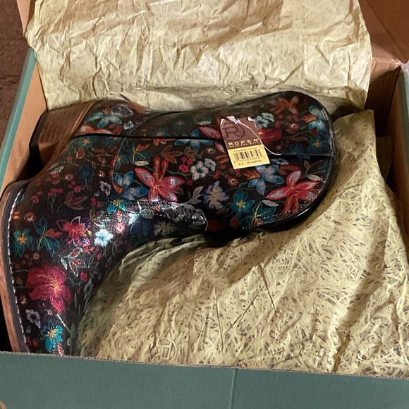 Roper Black Floral Embroidered Cowgirl Boots - Size 9.5 - Picture 15 of 16